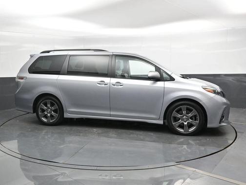 2018 Toyota Sienna SE