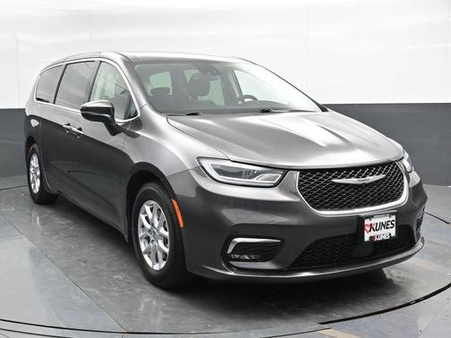 2023 Chrysler Pacifica Touring-L