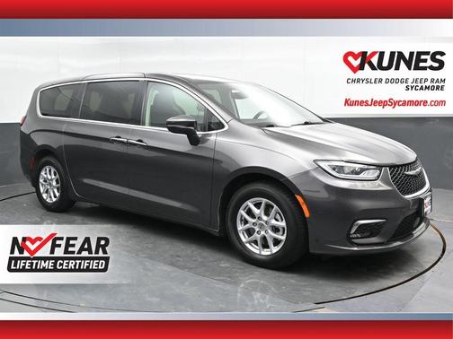 2023 Chrysler Pacifica Touring-L