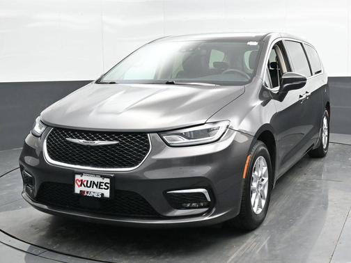 2023 Chrysler Pacifica Touring-L