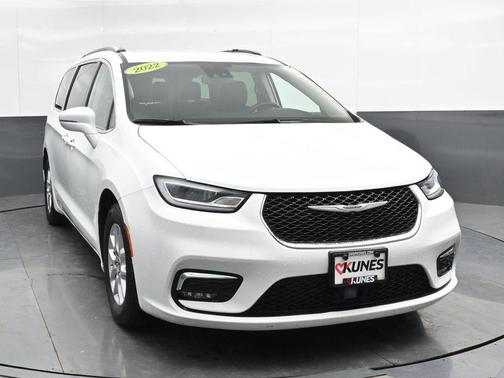 2022 Chrysler Pacifica Touring-L