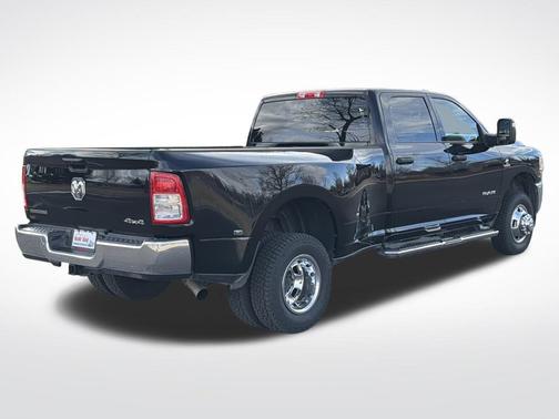 2024 RAM 3500 Big Horn Crew Cab 4x4 8' Box