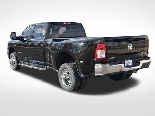 2024 RAM 3500 Big Horn Crew Cab 4x4 8' Box