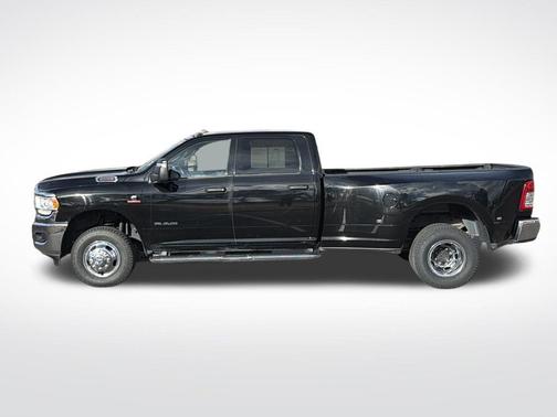 2024 RAM 3500 Big Horn Crew Cab 4x4 8' Box