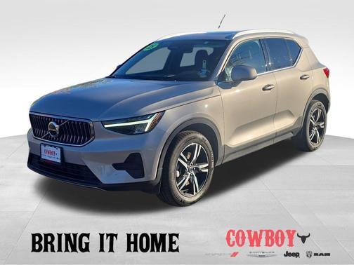 2025 Volvo XC40 B5 Core Bright Theme