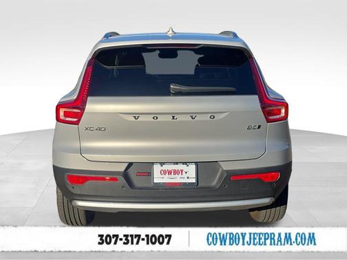 2025 Volvo XC40 B5 Core Bright Theme
