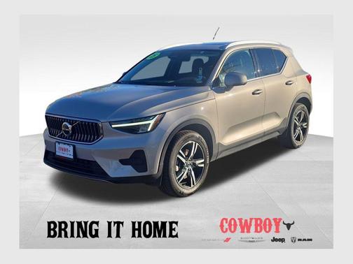 2025 Volvo XC40 B5 Core Bright Theme