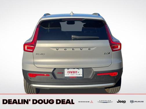 2025 Volvo XC40 B5 Core Bright Theme