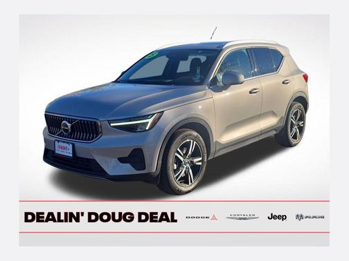 2025 Volvo XC40 B5 Core Bright Theme