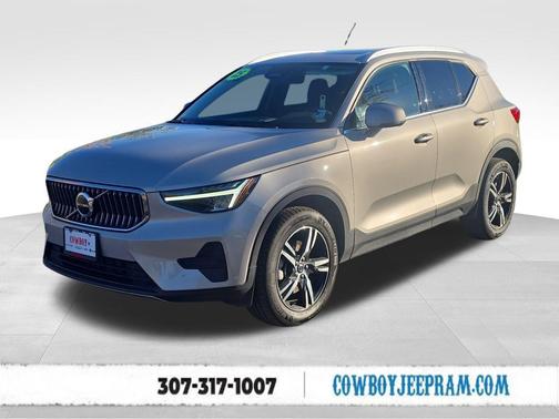 2025 Volvo XC40 B5 Core Bright Theme