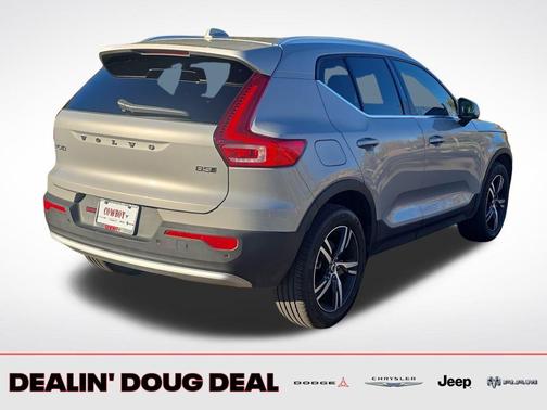 2025 Volvo XC40 B5 Core Bright Theme