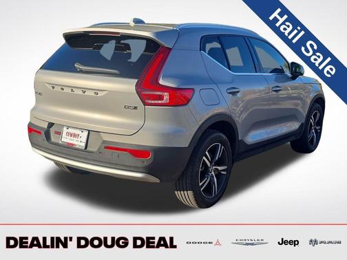 2025 Volvo XC40 B5 Core Bright Theme