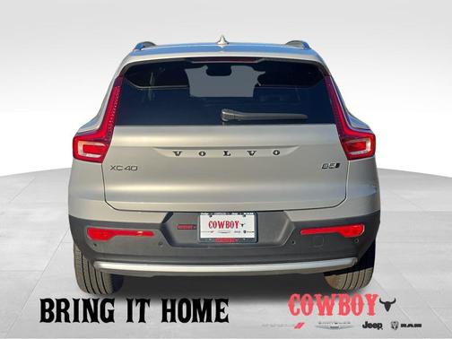 2025 Volvo XC40 B5 Core Bright Theme