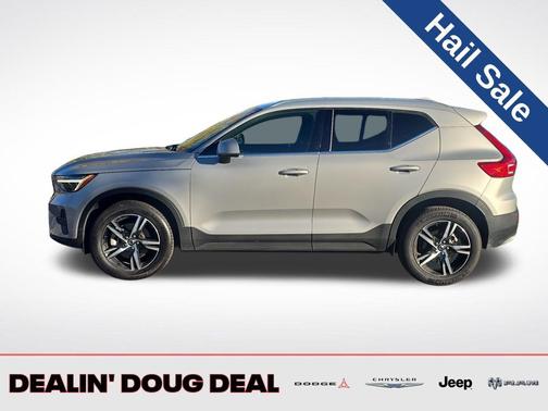 2025 Volvo XC40 B5 Core Bright Theme