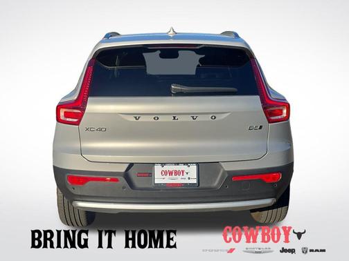 2025 Volvo XC40 B5 Core Bright Theme