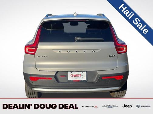 2025 Volvo XC40 B5 Core Bright Theme