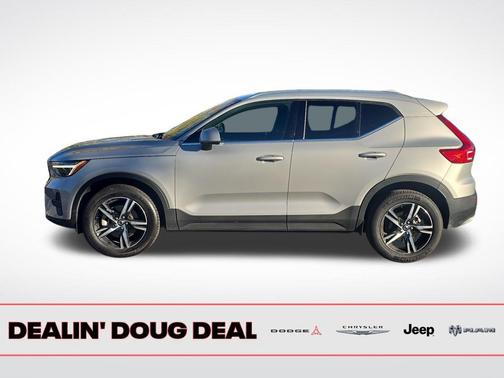 2025 Volvo XC40 B5 Core Bright Theme