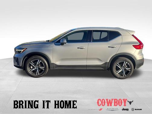 2025 Volvo XC40 B5 Core Bright Theme