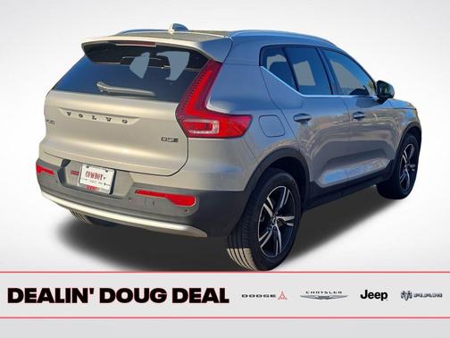 2025 Volvo XC40 B5 Core Bright Theme