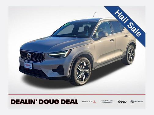 2025 Volvo XC40 B5 Core Bright Theme