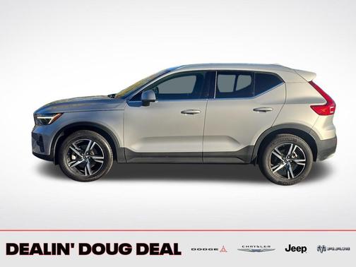 2025 Volvo XC40 B5 Core Bright Theme