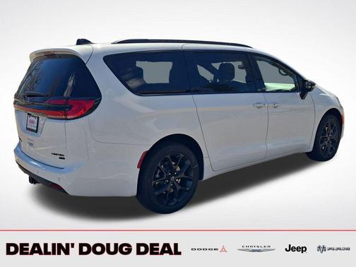 Bright White Clearcoat 2026 Chrysler Pacifica Limited