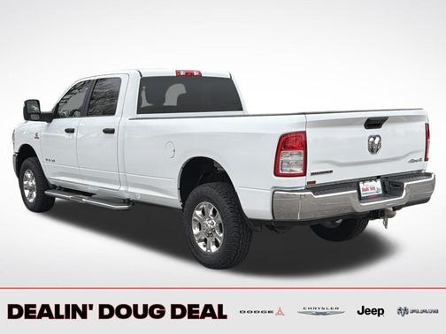 Bright White Clearcoat 2024 RAM 3500 Big Horn Crew Cab 4x4 8' Box