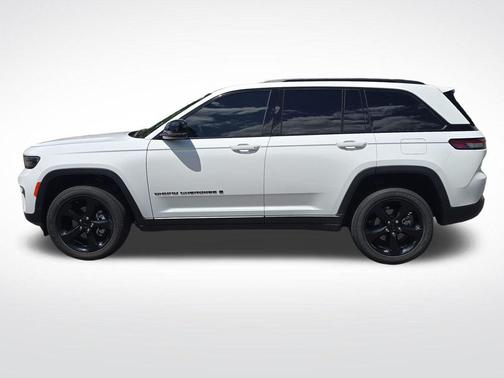 Bright White Clearcoat 2023 Jeep Grand Cherokee Altitude