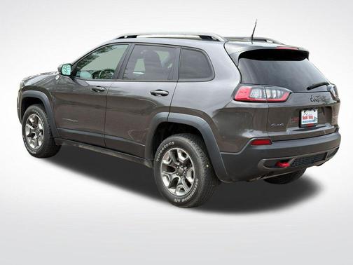 Granite Crystal Metallic Clearcoat 2019 Jeep Cherokee Trailhawk