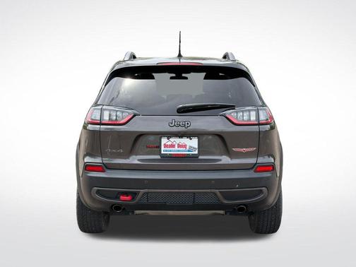 Granite Crystal Metallic Clearcoat 2019 Jeep Cherokee Trailhawk