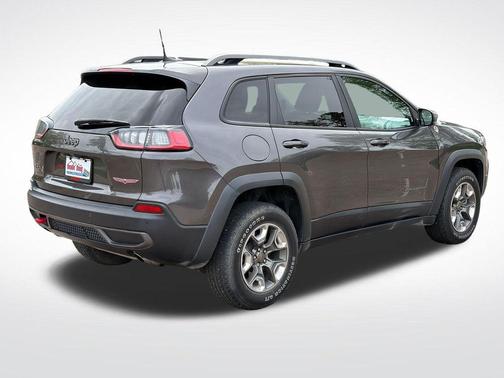 Granite Crystal Metallic Clearcoat 2019 Jeep Cherokee Trailhawk