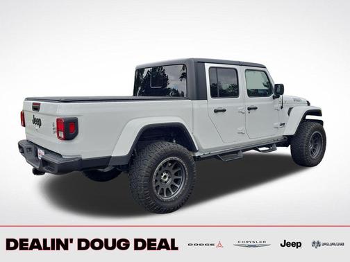 Bright White Clearcoat 2022 Jeep Gladiator Willys 4x4