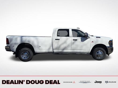 Bright White Clearcoat 2026 RAM 3500 Tradesman Crew Cab 4x4 8' Box
