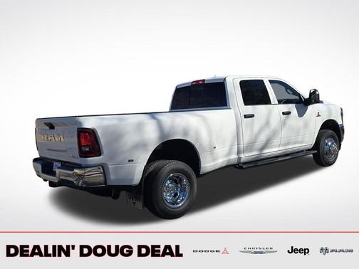 Bright White Clearcoat 2026 RAM 3500 Tradesman Crew Cab 4x4 8' Box