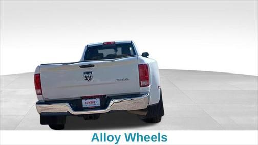 2017 RAM 3500 SLT Crew Cab 4x4 8' Box