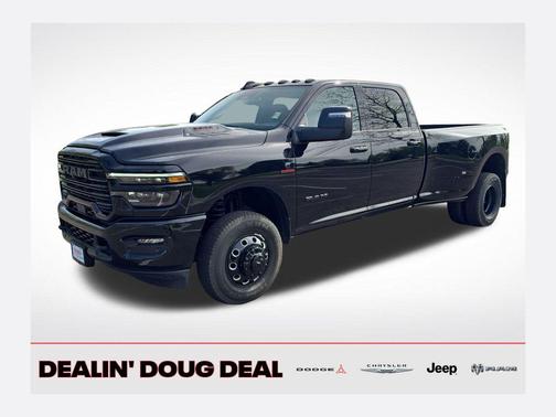 Diamond Black Crystal Pearlcoat 2026 RAM 3500 Laramie Crew Cab 4x4 8' Box