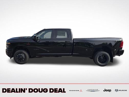 Diamond Black Crystal Pearlcoat 2026 RAM 3500 Laramie Crew Cab 4x4 8' Box