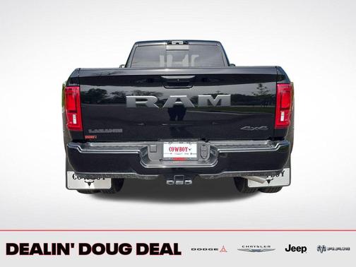 Diamond Black Crystal Pearlcoat 2026 RAM 3500 Laramie Crew Cab 4x4 8' Box