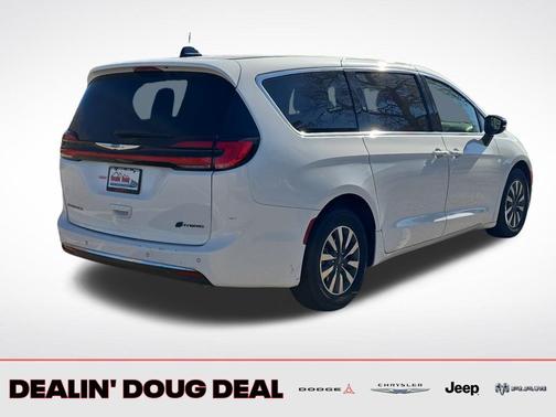 2024 Chrysler Pacifica Hybrid Select