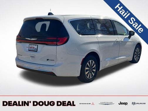 2024 Chrysler Pacifica Hybrid Select