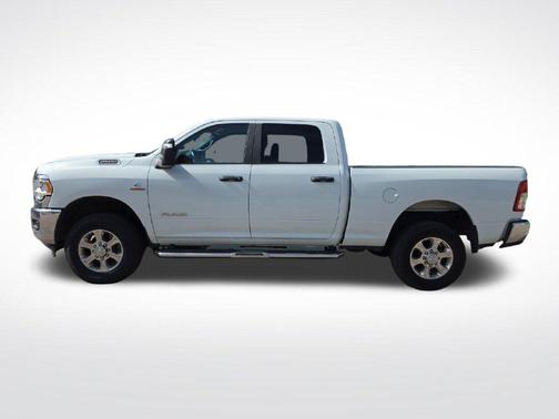 Bright White Clearcoat 2024 RAM 2500 Big Horn Crew Cab 4x4 6'4' Box