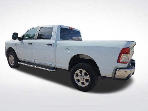 Bright White Clearcoat 2024 RAM 2500 Big Horn Crew Cab 4x4 6'4' Box