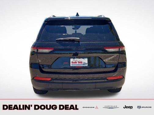 Diamond Black Crystal Pearlcoat 2024 Jeep Grand Cherokee Altitude