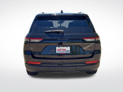 Diamond Black Crystal Pearlcoat 2024 Jeep Grand Cherokee Altitude