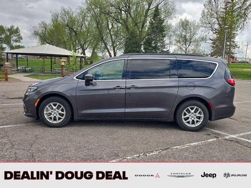 Granite Crystal Metallic Clearcoat 2022 Chrysler Pacifica Touring L