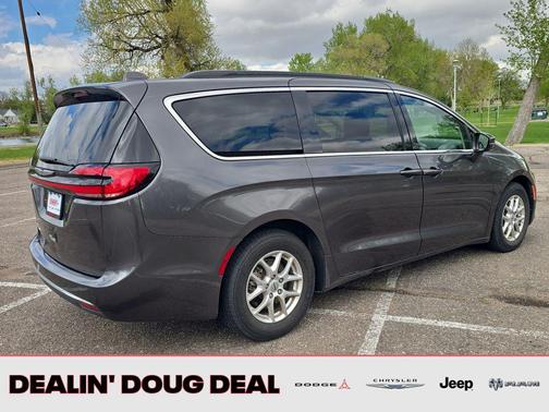Granite Crystal Metallic Clearcoat 2022 Chrysler Pacifica Touring L