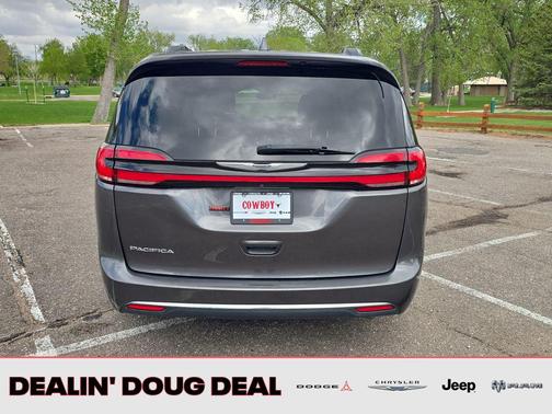 Granite Crystal Metallic Clearcoat 2022 Chrysler Pacifica Touring L