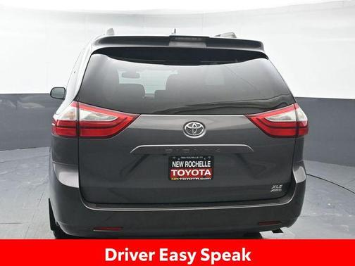 2018 Toyota Sienna XLE