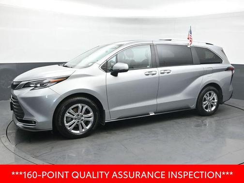 2023 Toyota Sienna Platinum 7 Passenger