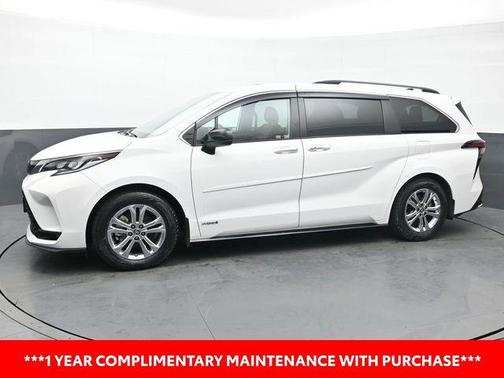 2021 Toyota Sienna XSE 7 Passenger
